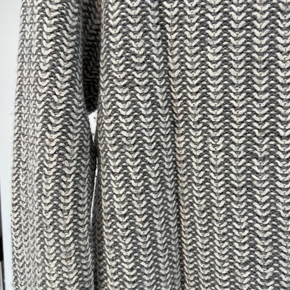 J Crew Textured‎ Chevron Pattern Sweater XL Gray White Crew Neck Long Sleeve - Picture 11 of 16